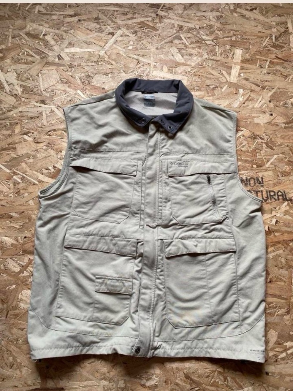 Men's Columbia Sportswear Utility Field Vest - Beige with Contrast Collar